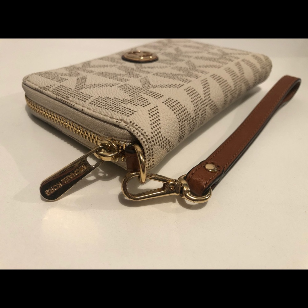 Michael Kors Wristlet